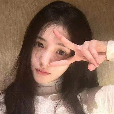 院子里的女人
